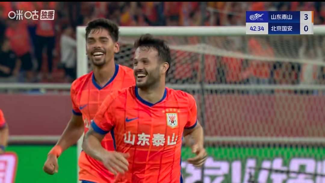 鲁京对决|瓦科大四喜,泰山6:0国安“橙”胜追击,六六大顺