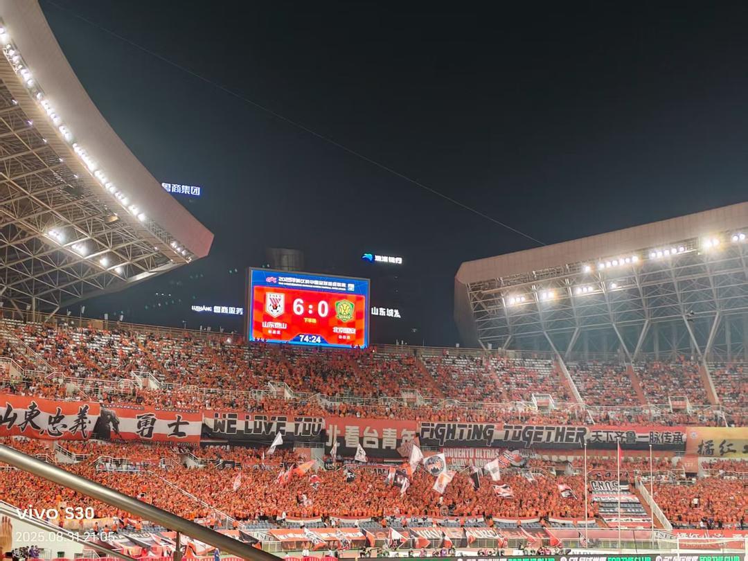 鲁京对决|瓦科大四喜,泰山6:0国安“橙”胜追击,六六大顺