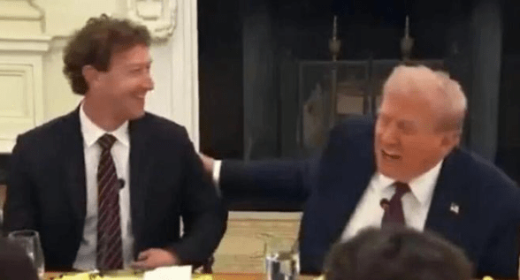 饭桌上“强收份子钱”,特朗普办了一场“鸿门宴” | 京酿馆